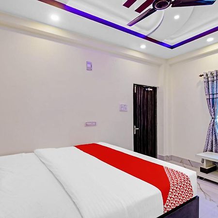 Oyo 86602 Hotel Dream Palace Калькутта Экстерьер фото